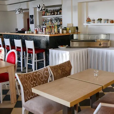 מלון Filion Eco & Evia